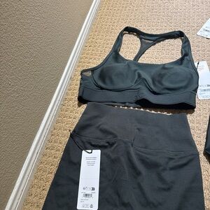 ALO Yoga Dark Gray Sports Bra and Leggings Set
